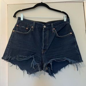Levi’s 501 high rise dark wash cut off shorts size 29